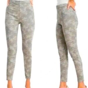 SPANX Jeggings leggings In Stone Wash Camo Size Medium Shades of gray EUC